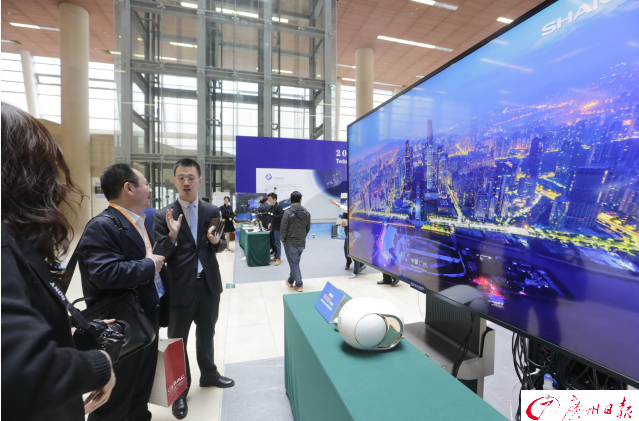 富士康研发的8K超清大数据电视